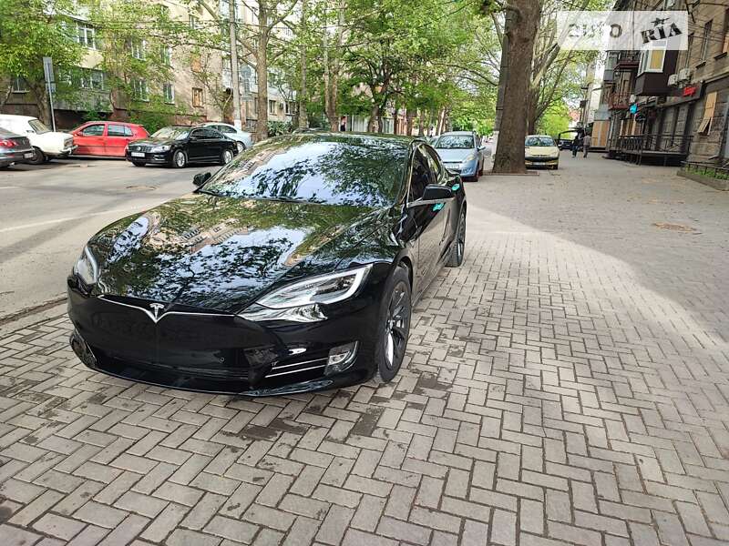 Лифтбек Tesla Model S 2018 в Николаеве