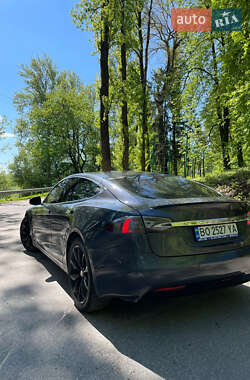 Лифтбек Tesla Model S 2016 в 