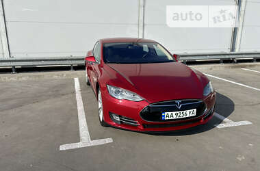 Ліфтбек Tesla Model S 2014 в Києві