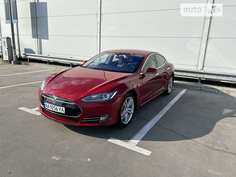 Ліфтбек Tesla Model S 2014 в Києві