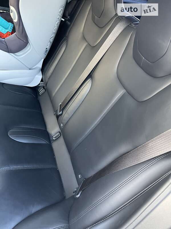 Лифтбек Tesla Model S 2015 в Харькове фото 17 Лифтбек Tesla Model S 2015 в Харькове