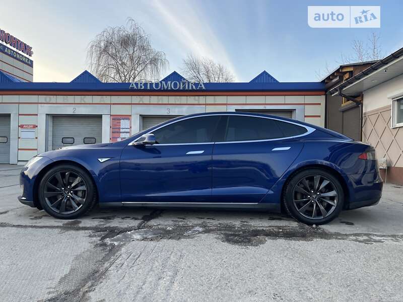 Tesla Model S 2015