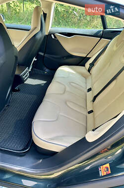 Лифтбек Tesla Model S 2013 в 