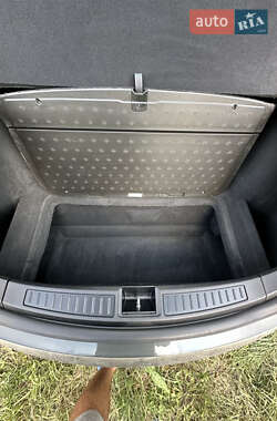 Лифтбек Tesla Model S 2013 в 