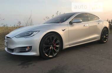 Лифтбек Tesla Model S 2018 в 