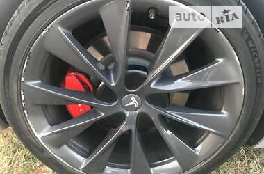 Лифтбек Tesla Model S 2018 в 