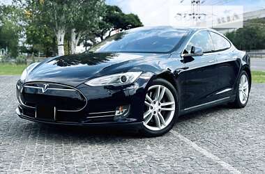 Лифтбек Tesla Model S 2014 в Днепре