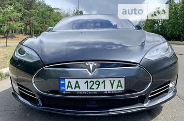 Ліфтбек Tesla Model S 2016 в Києві