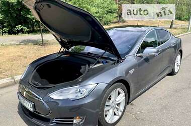 Ліфтбек Tesla Model S 2016 в Києві