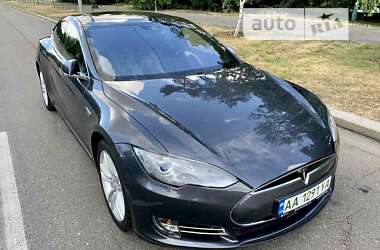 Ліфтбек Tesla Model S 2016 в Києві