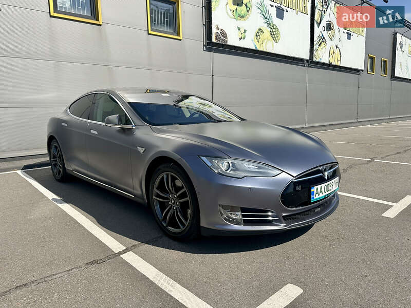 Лифтбек Tesla Model S 2014 в 