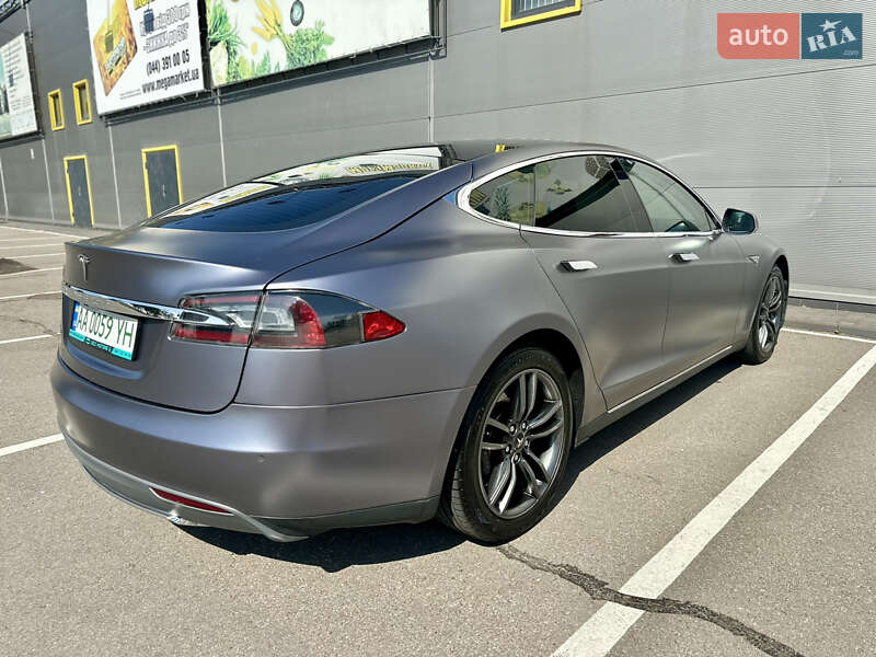 Лифтбек Tesla Model S 2014 в Киеве