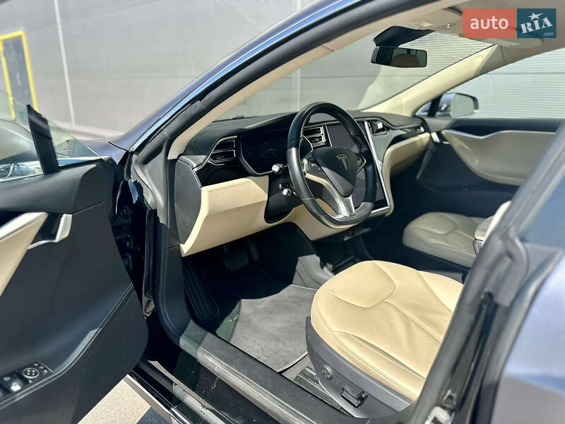 Лифтбек Tesla Model S 2014 в Киеве
