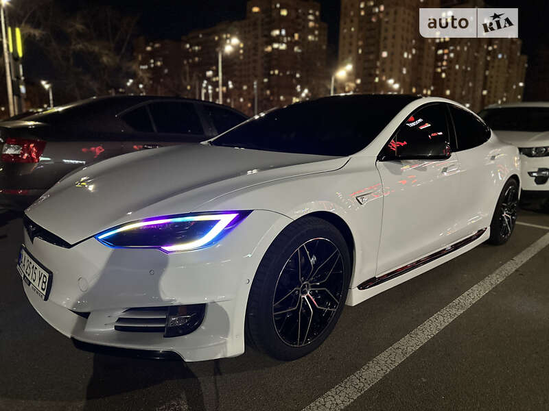 Ліфтбек Tesla Model S 2014 в Києві