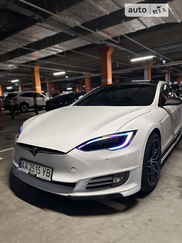 Tesla Model S 2014