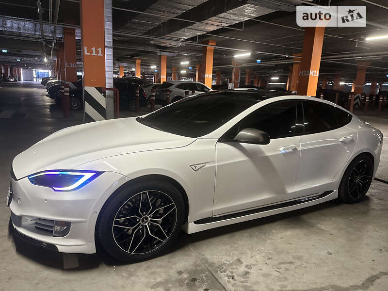 Ліфтбек Tesla Model S 2014 в Києві