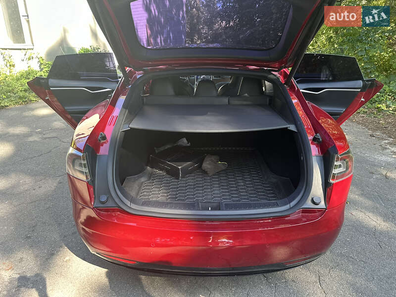 Ліфтбек Tesla Model S 2017 в Києві