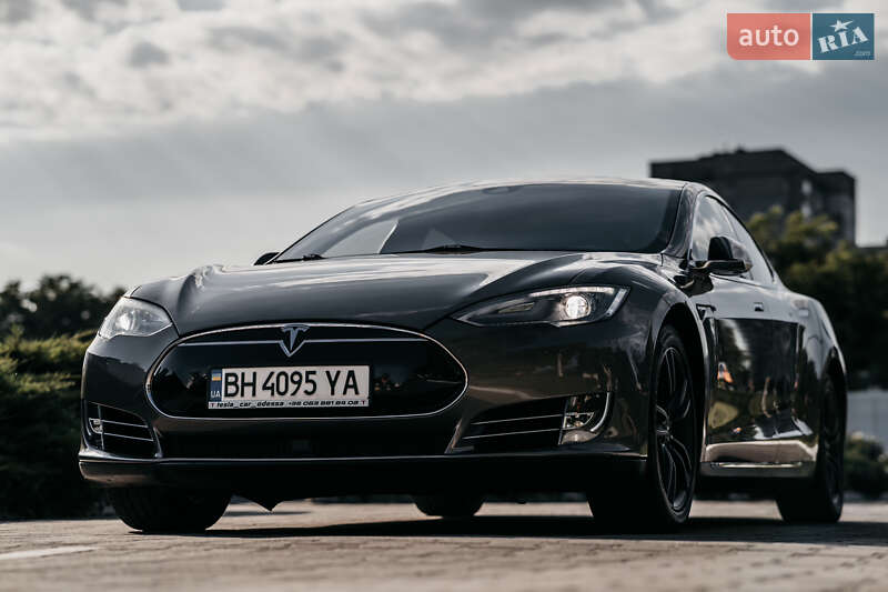 Лифтбек Tesla Model S 2015 в Одессе