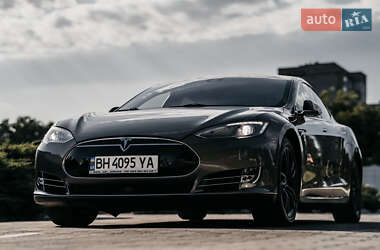 Ліфтбек Tesla Model S 2015 в 