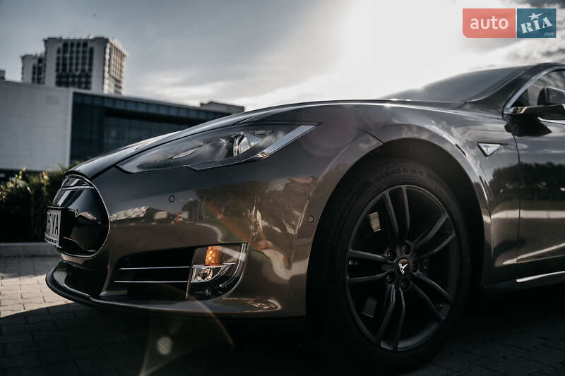 Лифтбек Tesla Model S 2015 в Одессе