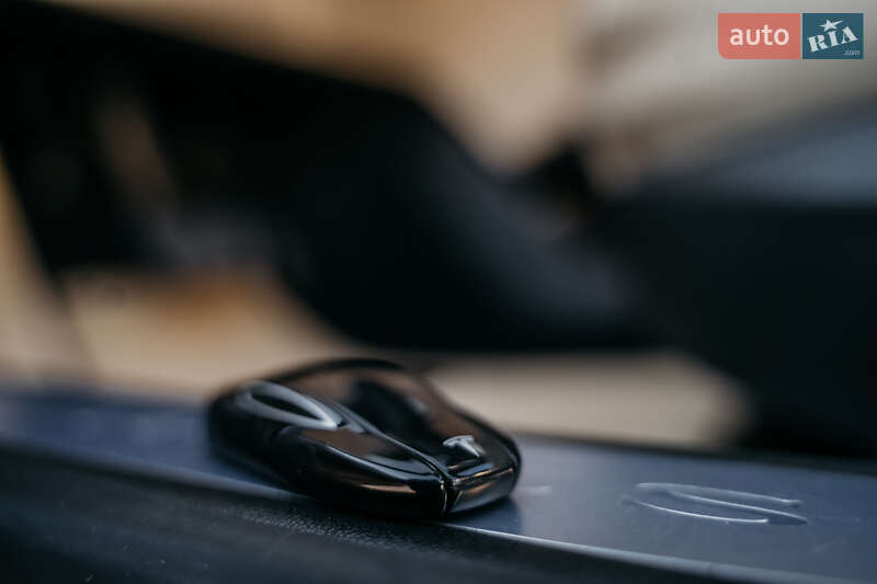 Лифтбек Tesla Model S 2015 в Одессе