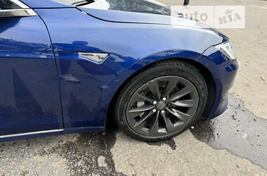 Лифтбек Tesla Model S 2016 в Виннице