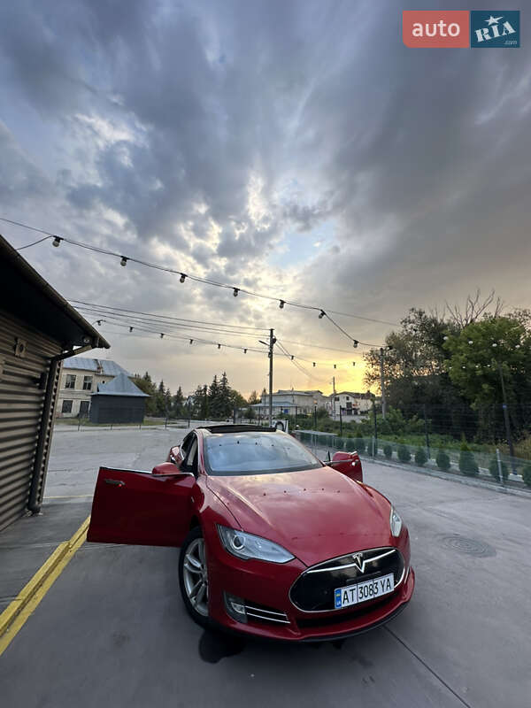 Ліфтбек Tesla Model S 2013 в Тлумачі