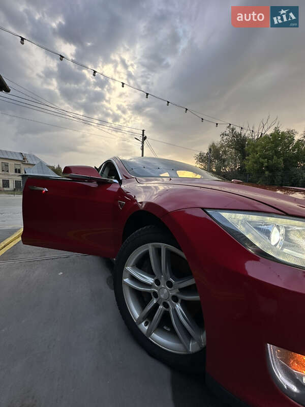 Ліфтбек Tesla Model S 2013 в Тлумачі