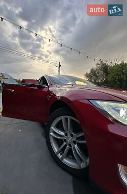 Лифтбек Tesla Model S 2013 в 