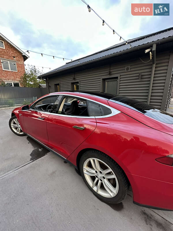 Ліфтбек Tesla Model S 2013 в Тлумачі
