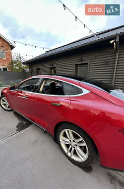 Лифтбек Tesla Model S 2013 в 