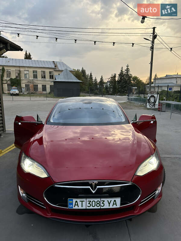 Ліфтбек Tesla Model S 2013 в Тлумачі