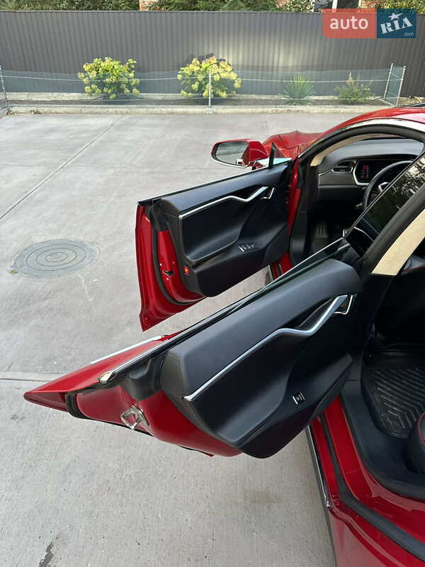 Ліфтбек Tesla Model S 2013 в Тлумачі