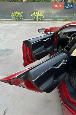 Лифтбек Tesla Model S 2013 в 