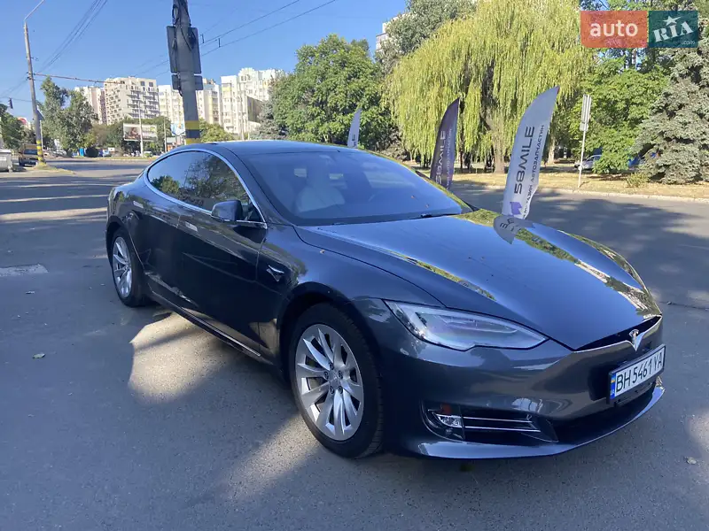 Лифтбек Tesla Model S 2019 в 