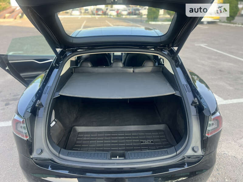 Ліфтбек Tesla Model S 2013 в Дубні фото 27 Ліфтбек Tesla Model S 2013 в Дубні