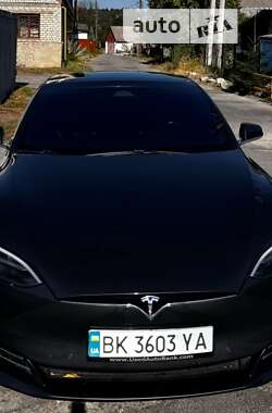 Лифтбек Tesla Model S 2017 в Костополе