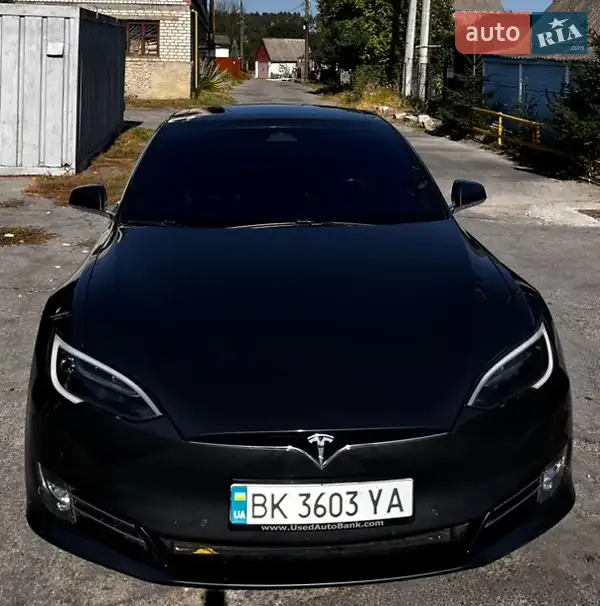 Ліфтбек Tesla Model S 2017 в 
