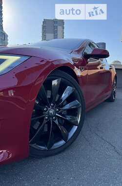 Лифтбек Tesla Model S 2016 в Киеве