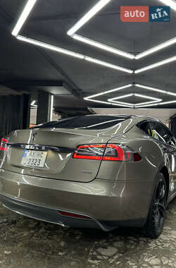 Лифтбек Tesla Model S 2016 в 