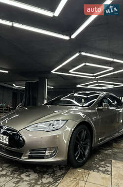 Лифтбек Tesla Model S 2016 в 