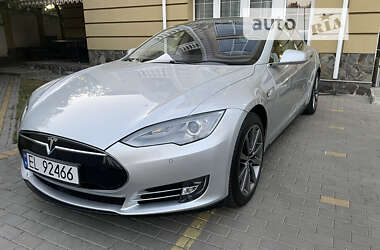 Лифтбек Tesla Model S 2015 в Киеве