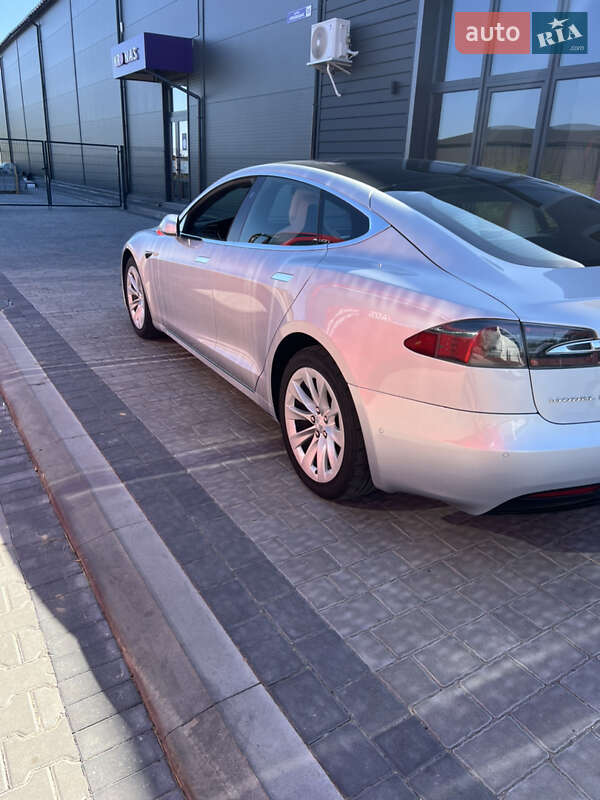 Лифтбек Tesla Model S 2017 в Ивано-Франковске