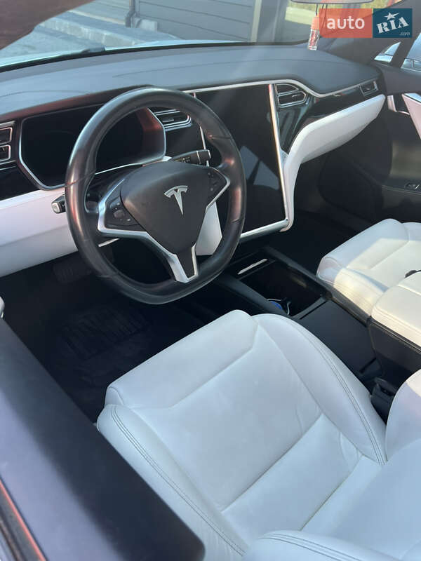 Лифтбек Tesla Model S 2017 в Ивано-Франковске