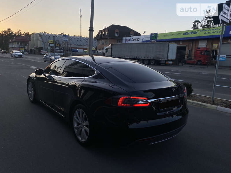 Лифтбек Tesla Model S 2015 в Киеве
