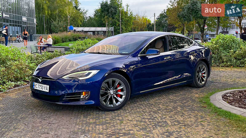 Лифтбек Tesla Model S 2016 в Львове