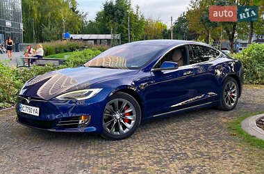 Лифтбек Tesla Model S 2016 в Львове