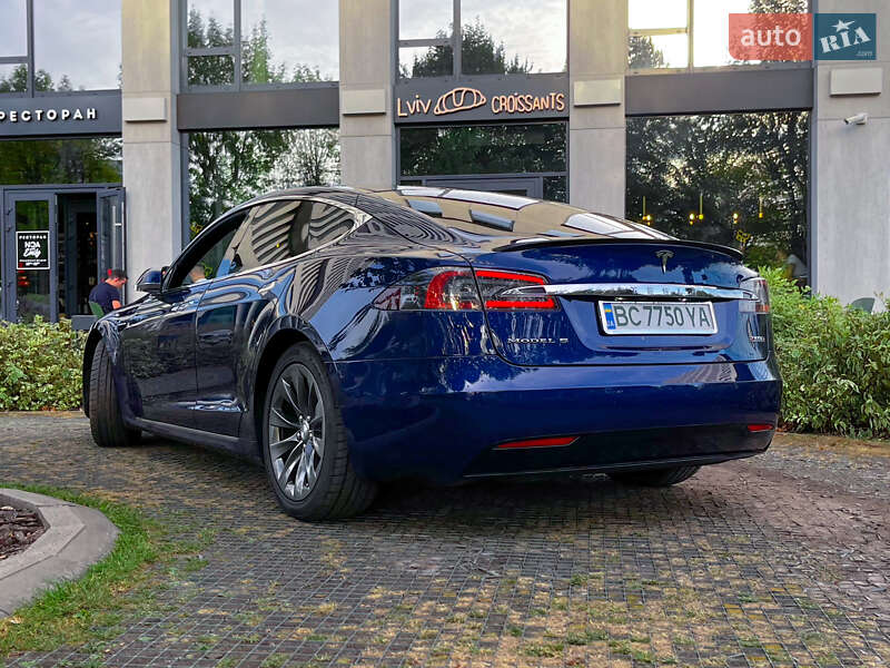 Лифтбек Tesla Model S 2016 в Львове