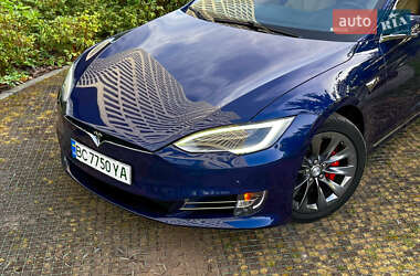 Лифтбек Tesla Model S 2016 в Львове