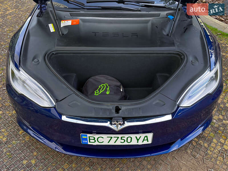 Лифтбек Tesla Model S 2016 в Львове